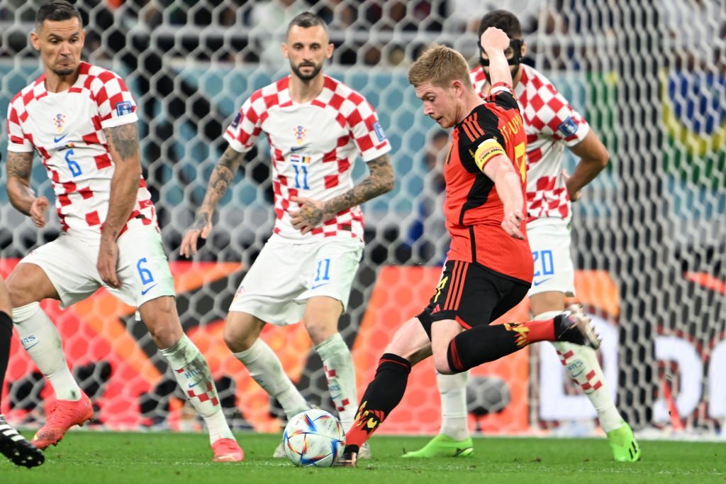 Hàng thủ Croatia đứng hình trước mộc vương Lukaku 8